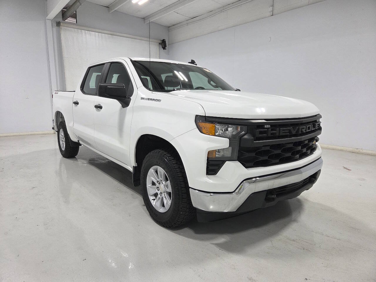 Used 2024 Chevrolet Silverado 1500 W/T w/ Trailering Package AWD/4WD image 3