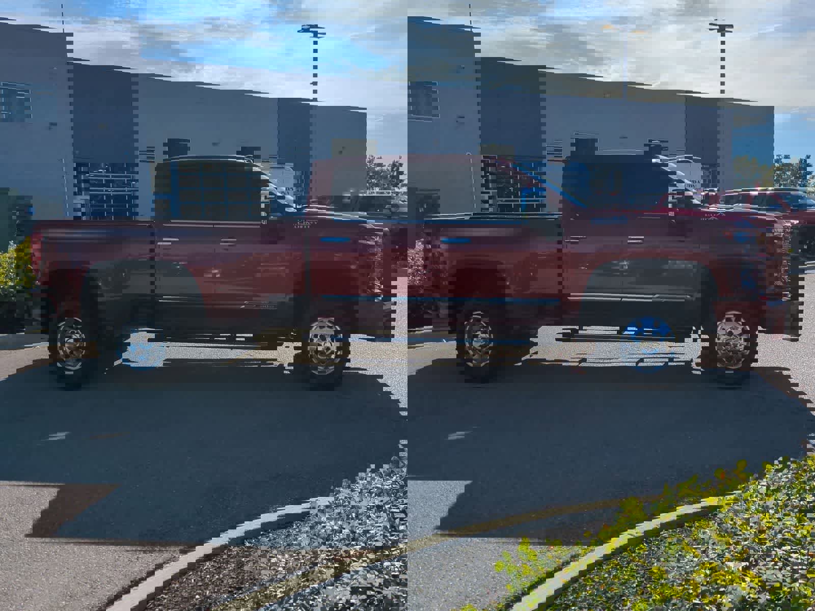 Used 2025 Chevrolet Silverado 3500 High Country w/ High Country Premium Package image 9