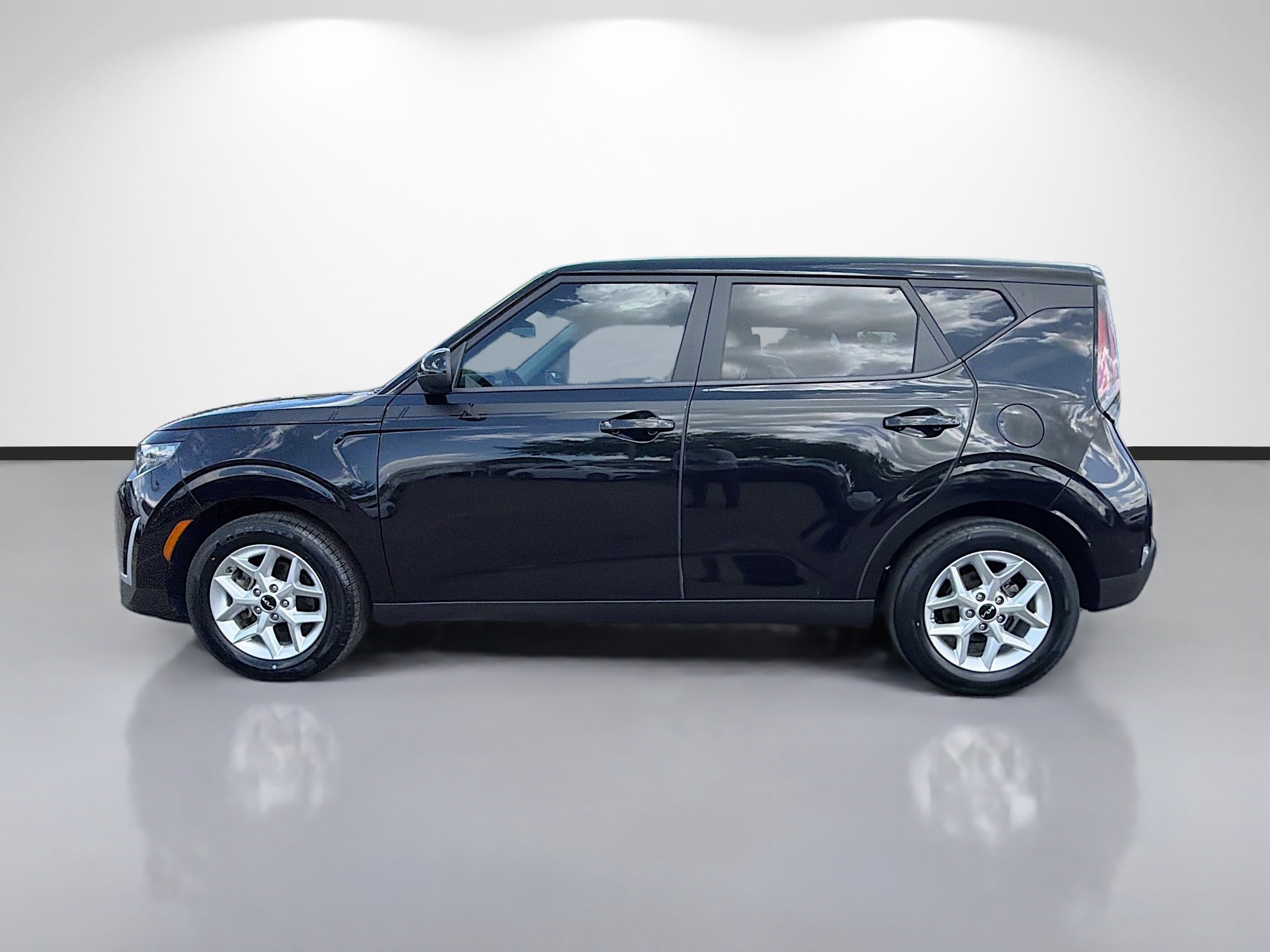 Used 2023 Kia Soul LX w/ Option Group 015 image 6