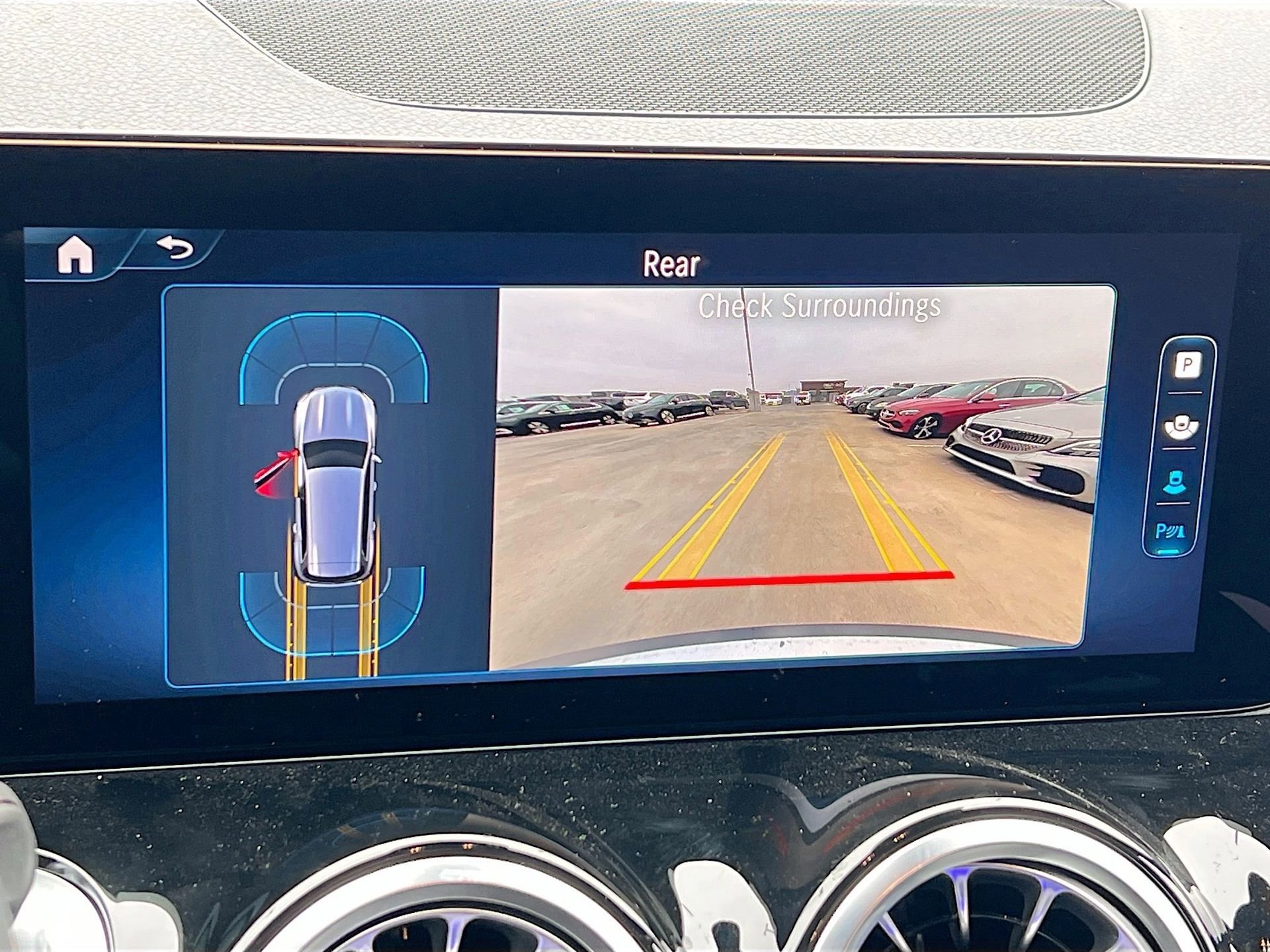 Used 2025 Mercedes-Benz GLB 250 4MATIC w/ Winter Package image 10