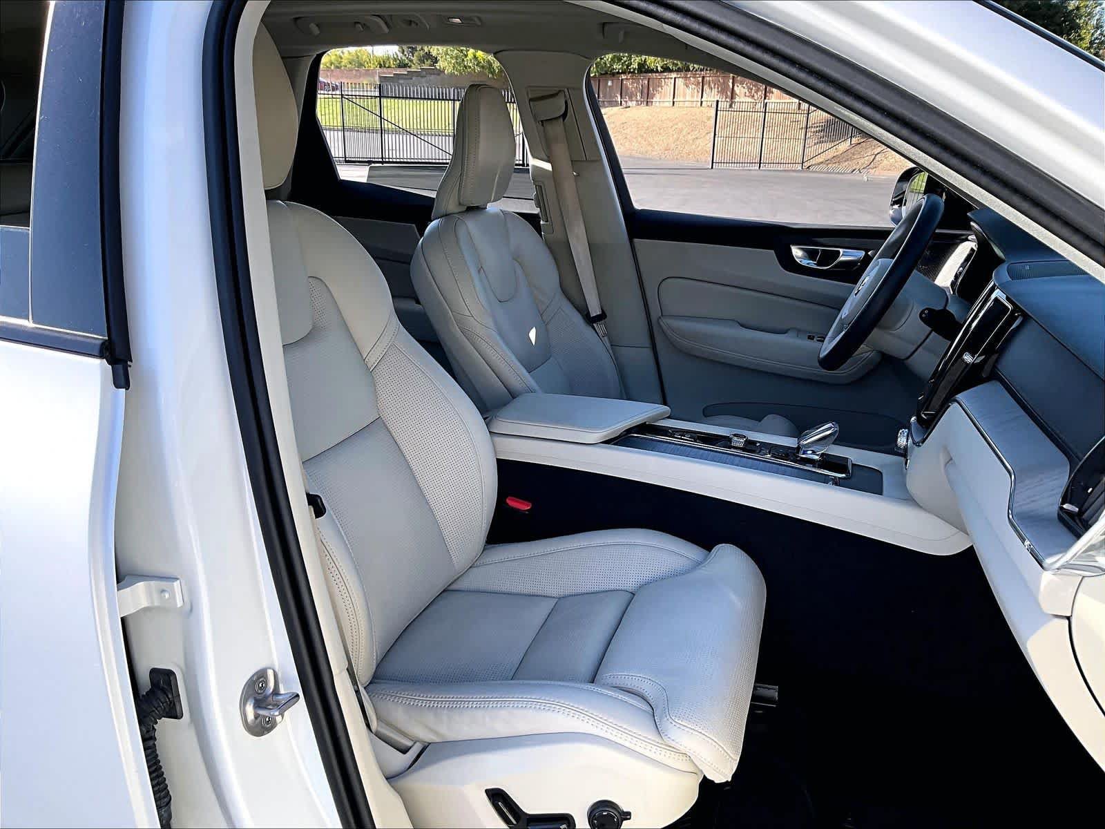 Used 2024 Volvo XC60 T8 Ultimate w/ Protection Package Premier AWD/4WD image 11