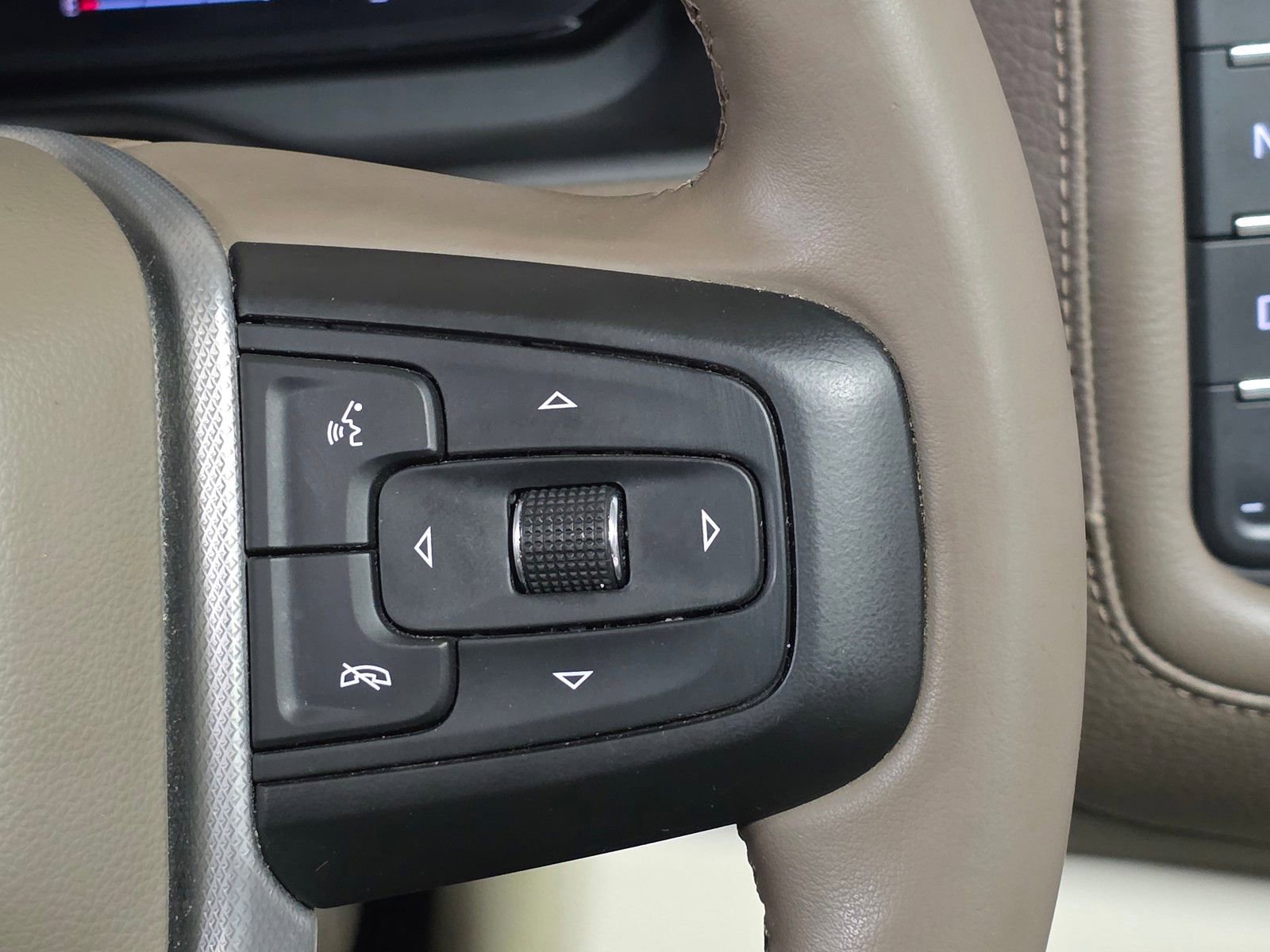 Used 2023 GMC Yukon Denali w/ Max Trailering Package image 32