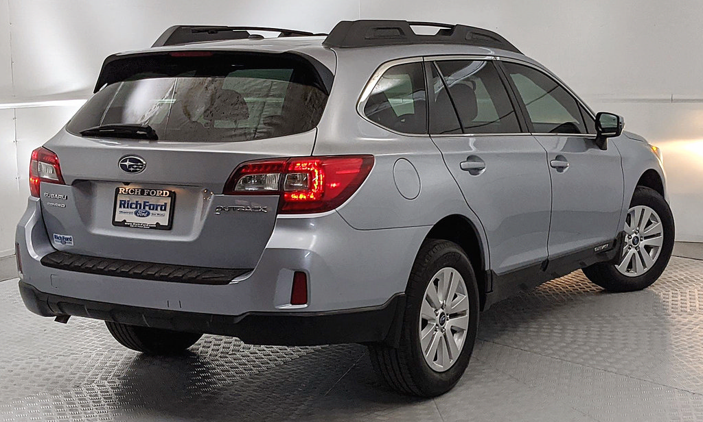 Used 2015 Subaru Outback 2.5i Premium AWD/4WD image 3