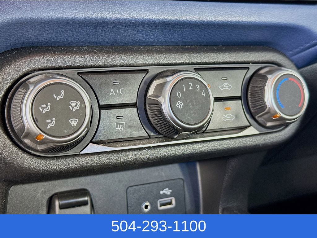 Used 2025 Nissan Versa SV image 14