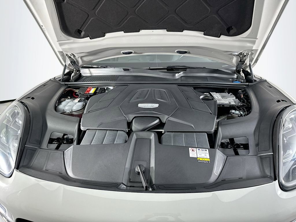 Certified 2022 Porsche Cayenne AWD/4WD image 33