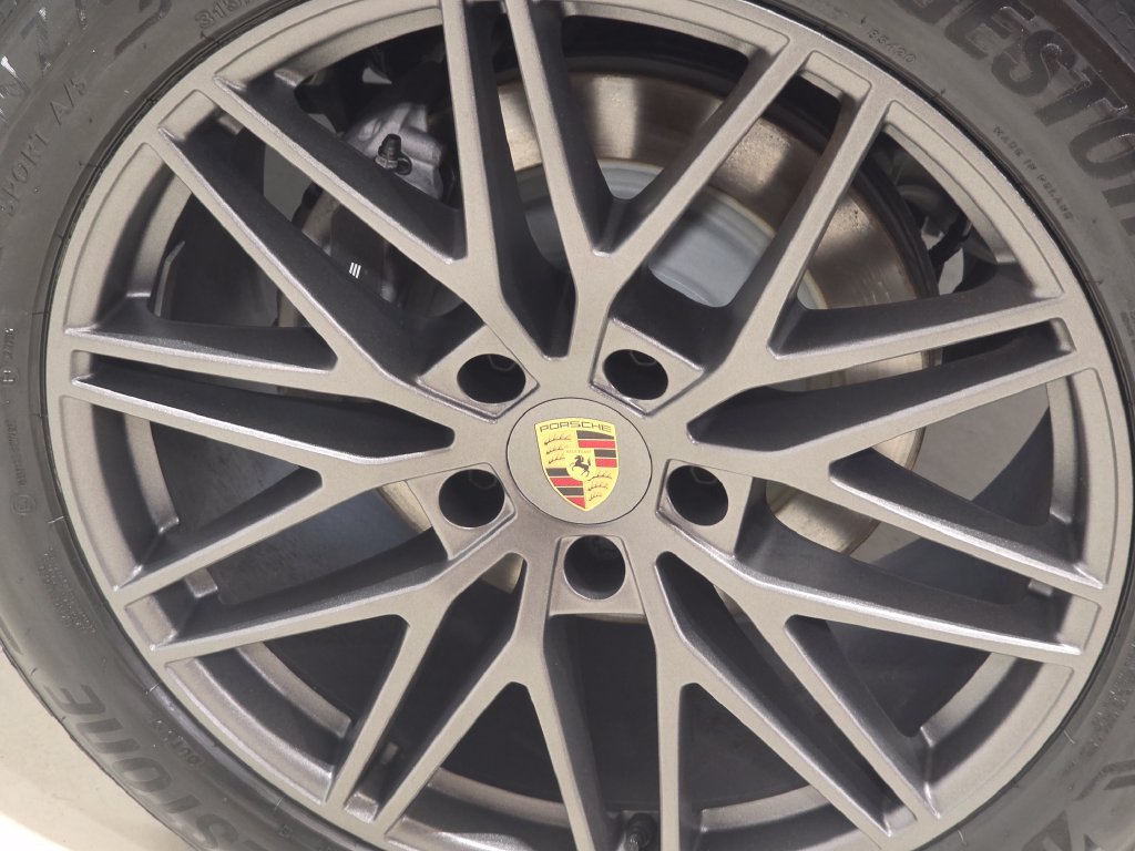 Certified 2026 Porsche Cayenne AWD/4WD image 29