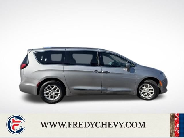 Used 2020 Chrysler Pacifica Touring-L FWD image 4
