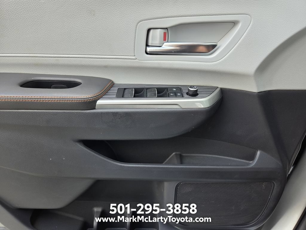 Used 2021 Toyota Sienna XSE w/ XSE Plus Package FWD image 26