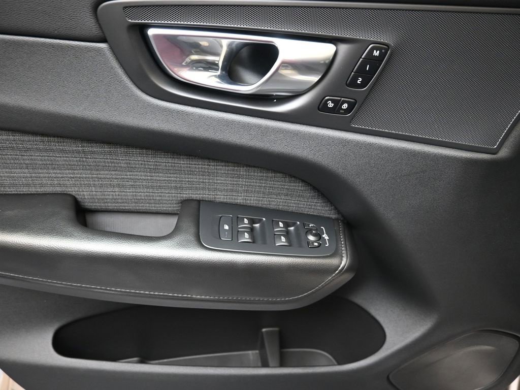 Certified 2023 Volvo XC60 B5 Core image 21
