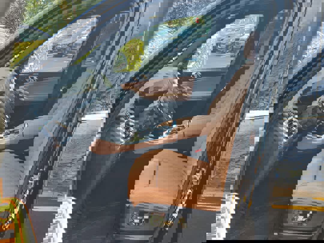 Used 2026 BMW X5 xDrive40i w/ Climate Comfort Package image 12