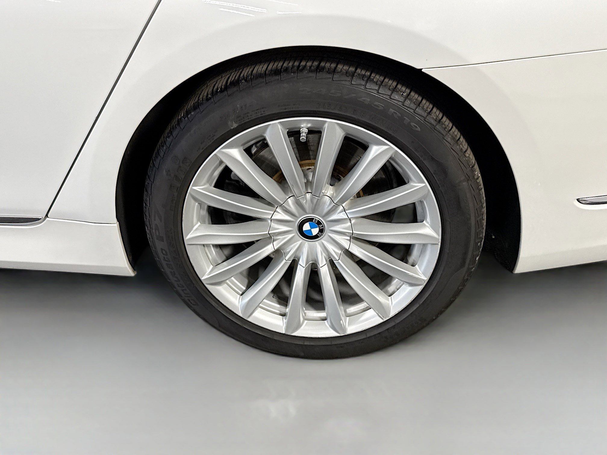 Used 2022 BMW 740i image 37