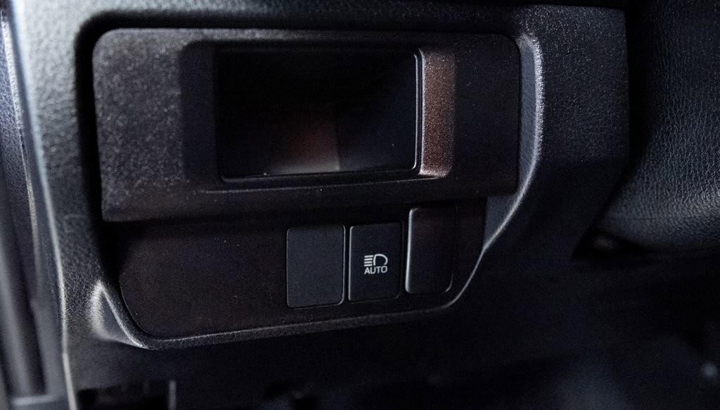 Used 2019 Toyota Tacoma SR w/ SX Package image 18