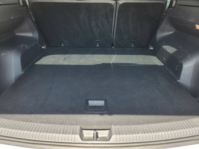 Used 2023 Volkswagen Atlas Cross Sport SE FWD image 32