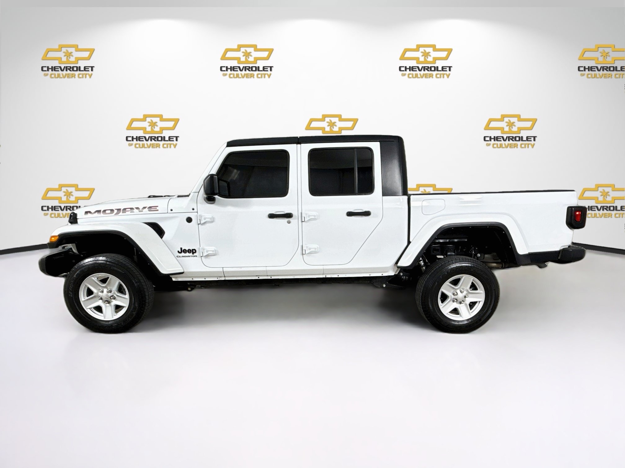 Used 2022 Jeep Gladiator Sport AWD/4WD image 5