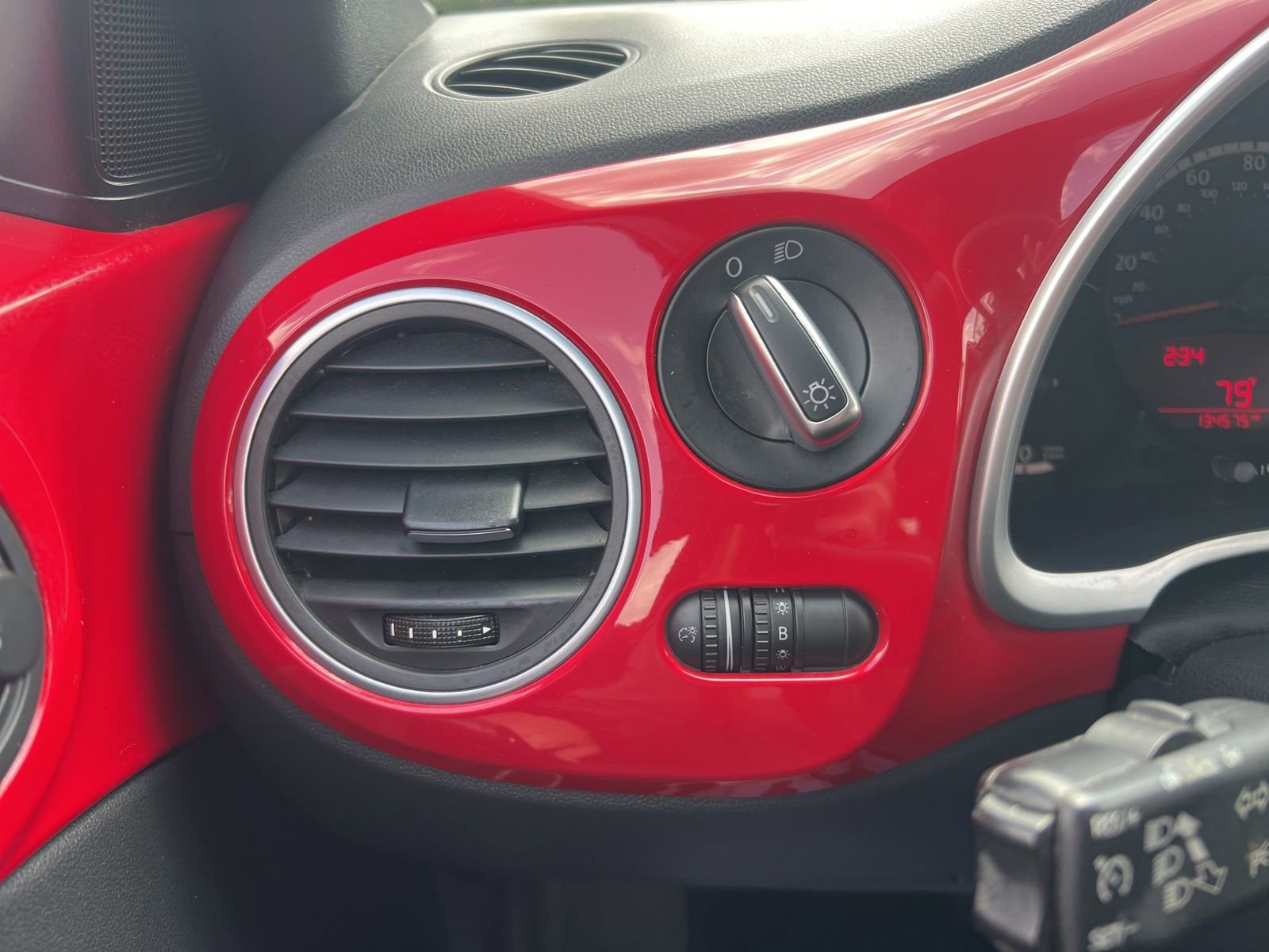 Used 2013 Volkswagen Beetle 2.5 FWD image 16