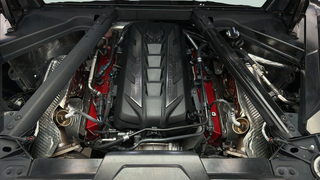 Used 2024 Chevrolet Corvette Stingray Preferred Cpe w/ Z51 Performance Package RWD image 31