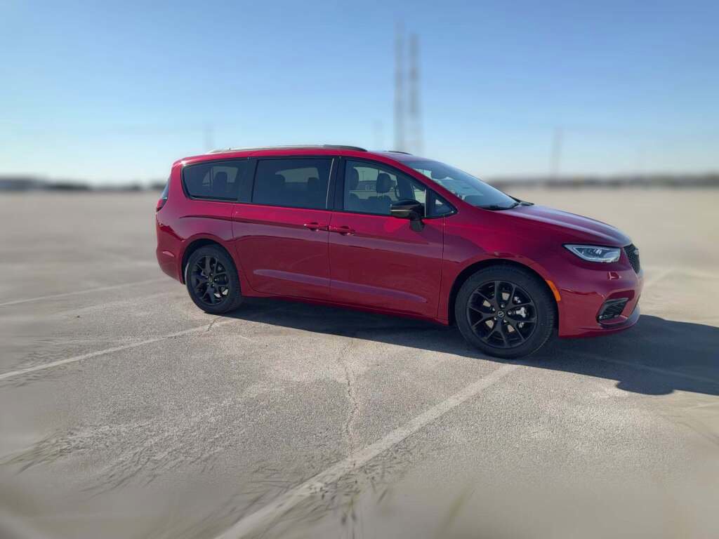 New 2026 Chrysler Pacifica Select w/ S Appearance Package image 15