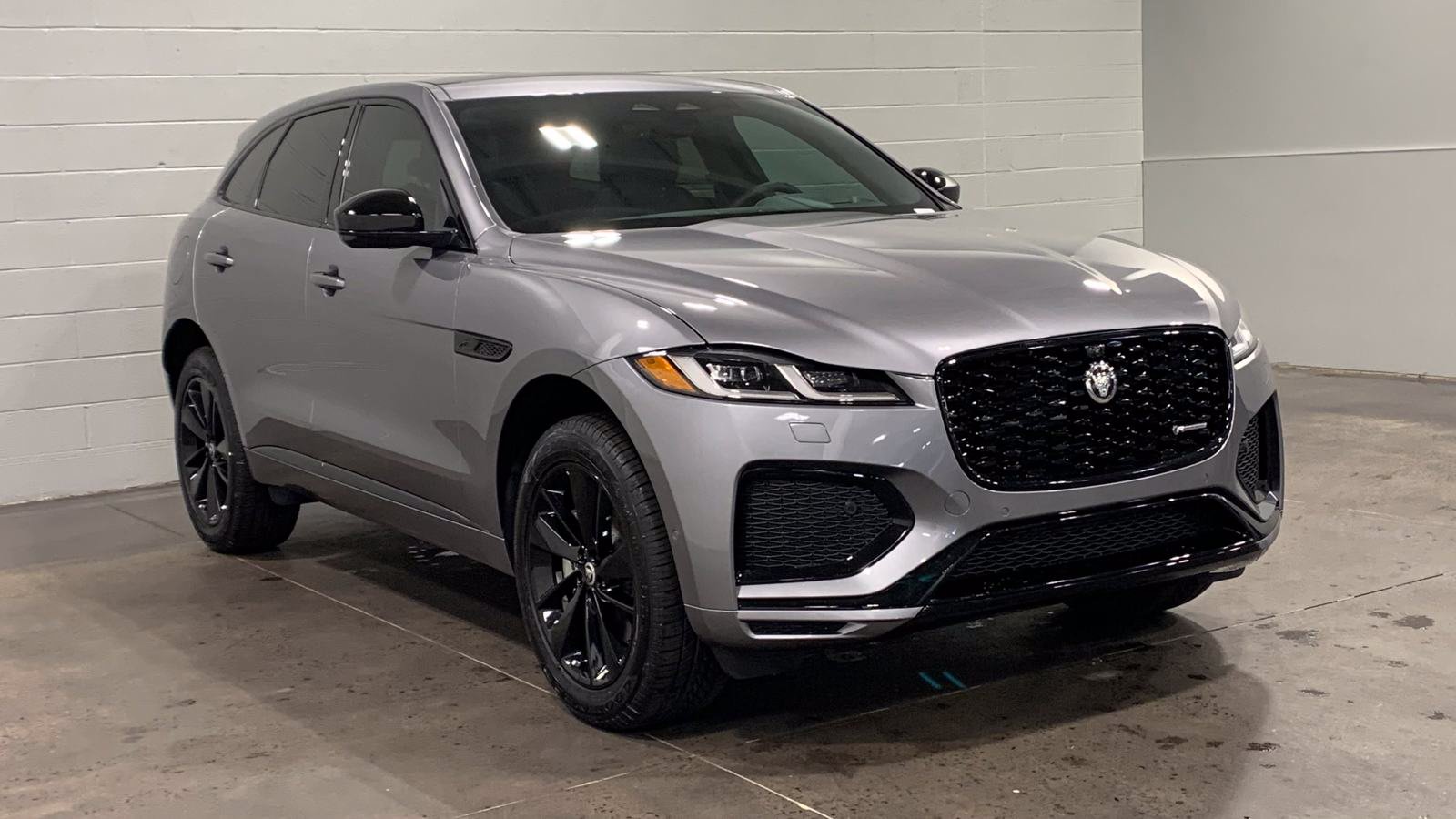 Used 2025 Jaguar F-PACE R-Dynamic S AWD/4WD image 11