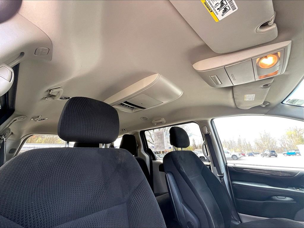 Used 2019 Dodge Grand Caravan SE w/ UConnect Hands-Free Group FWD image 7