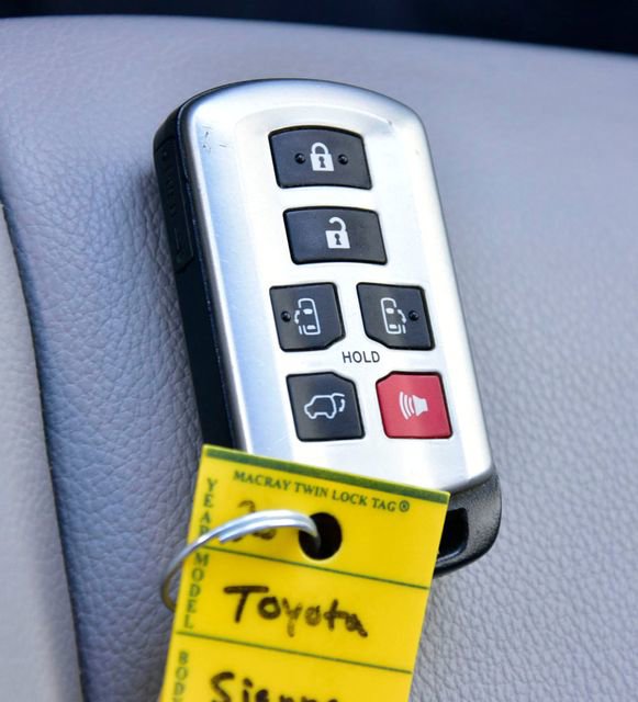 Used 2020 Toyota Sienna XLE w/ XLE Navigation Package image 30