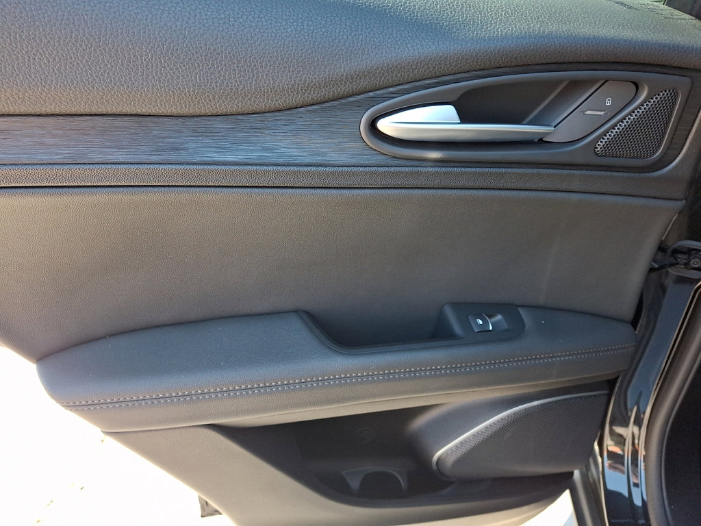 Used 2023 Alfa Romeo Stelvio Sprint image 19