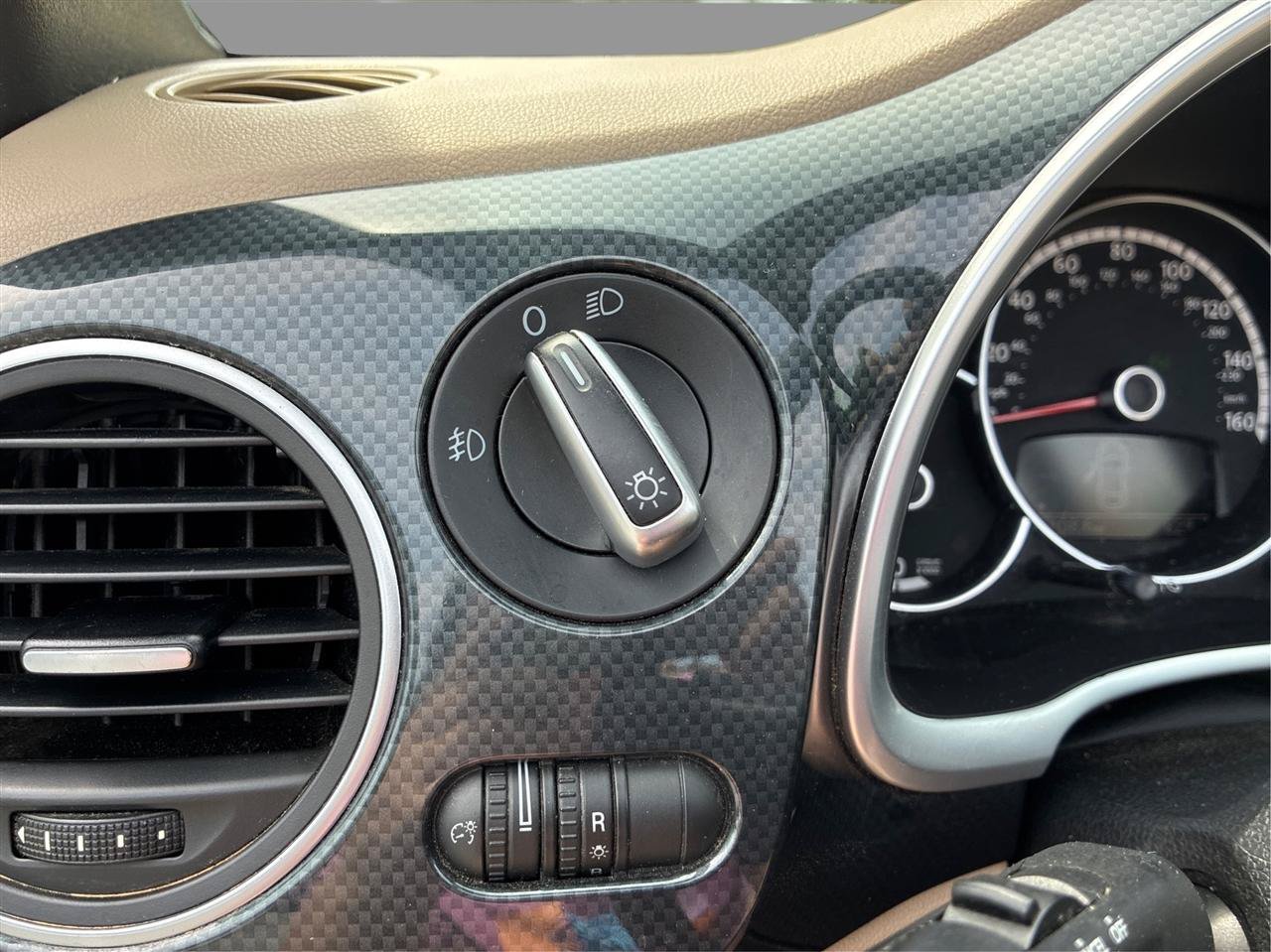 Used 2013 Volkswagen Beetle 2.0T FWD image 22