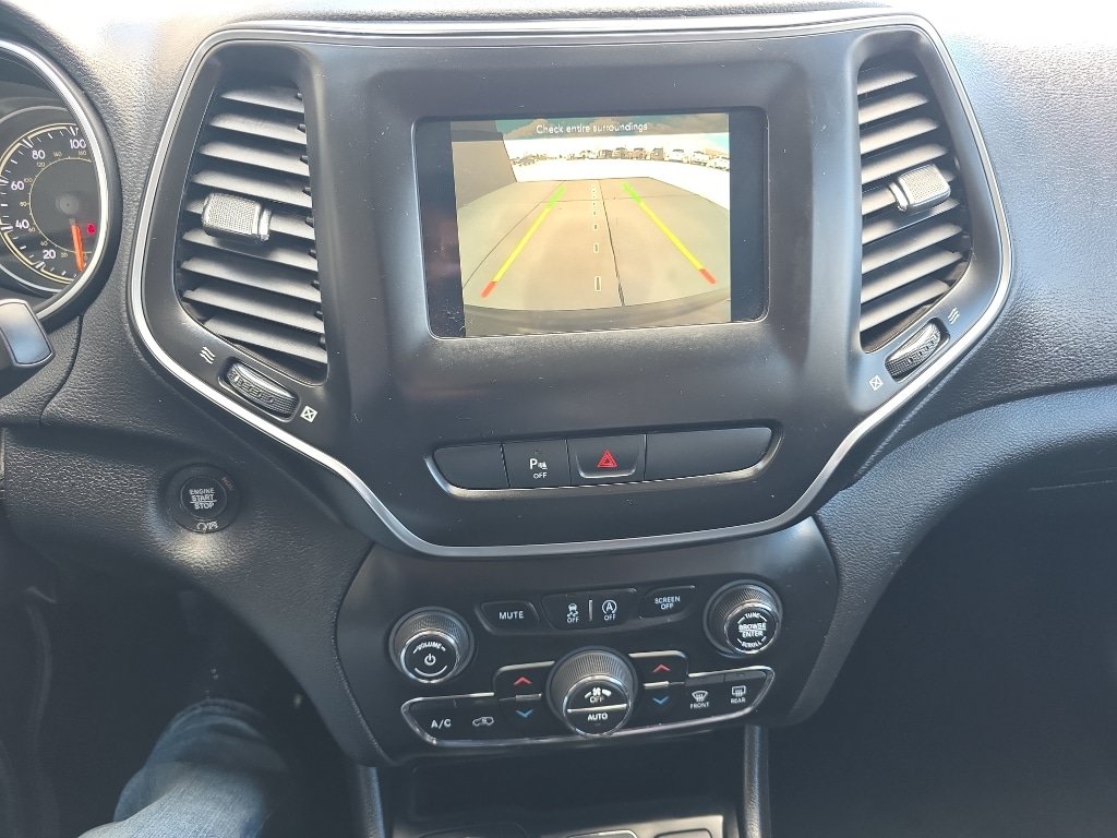 Used 2020 Jeep Cherokee Latitude Plus AWD/4WD image 13