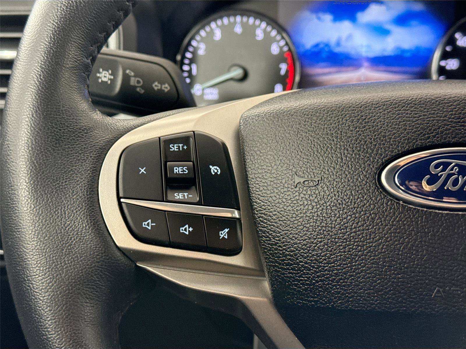 Used 2024 Ford Explorer XLT w/ Class IV Trailer Tow Package image 17