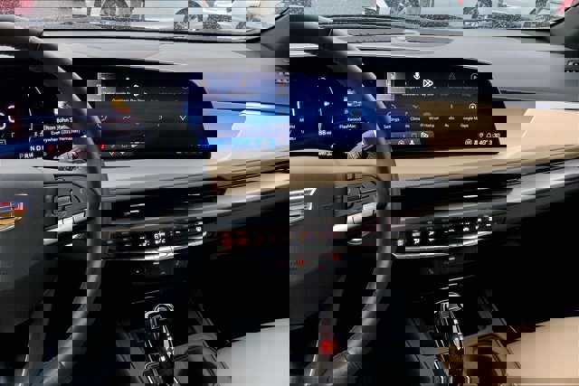 Used 2024 Cadillac XT4 Luxury w/ Cold Weather Package image 5