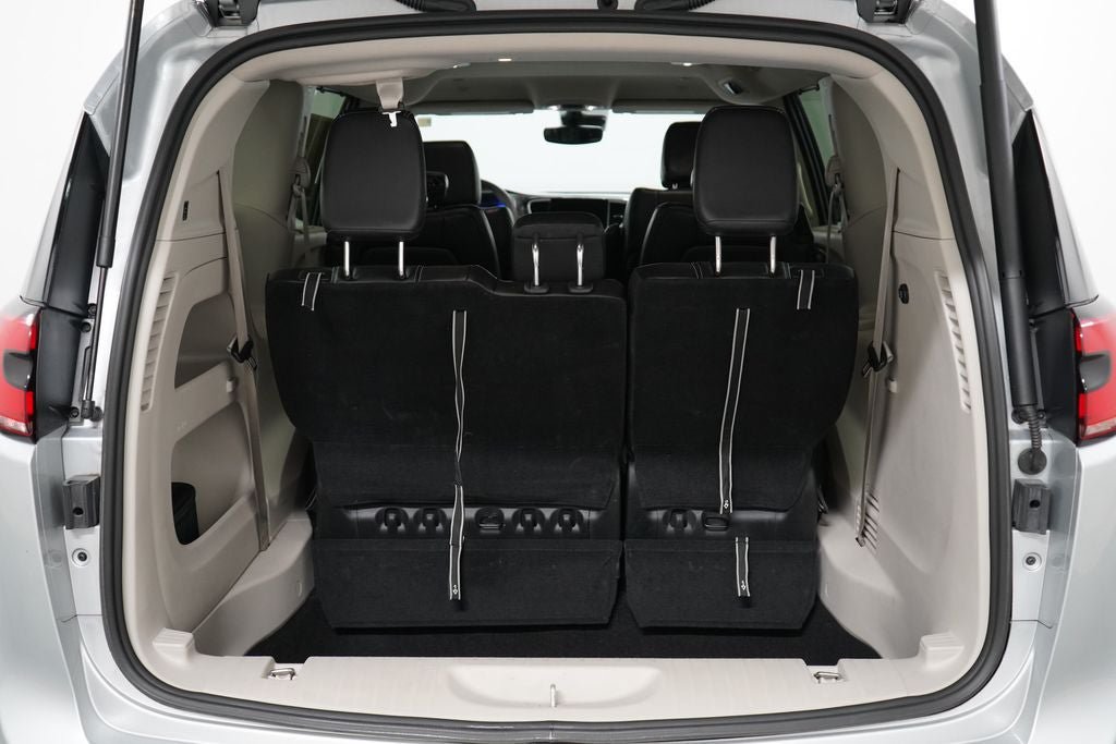 Used 2024 Chrysler Pacifica Touring-L FWD image 24
