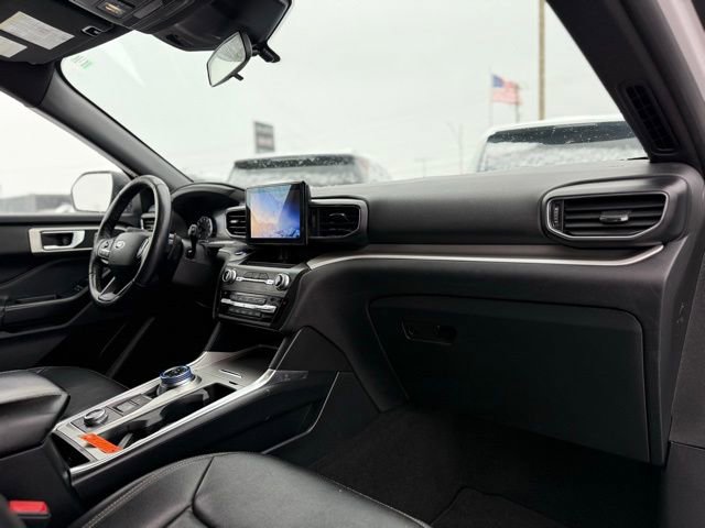 Used 2020 Ford Explorer XLT w/ Equipment Group 202A image 11