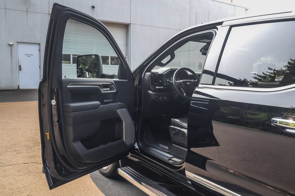 Used 2025 Chevrolet Silverado 1500 High Country w/ High Country Premium Package AWD/4WD image 26