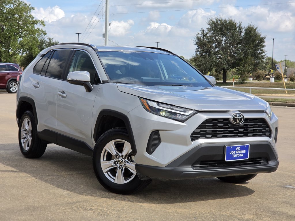 Used 2025 Toyota RAV4 XLE FWD image 2