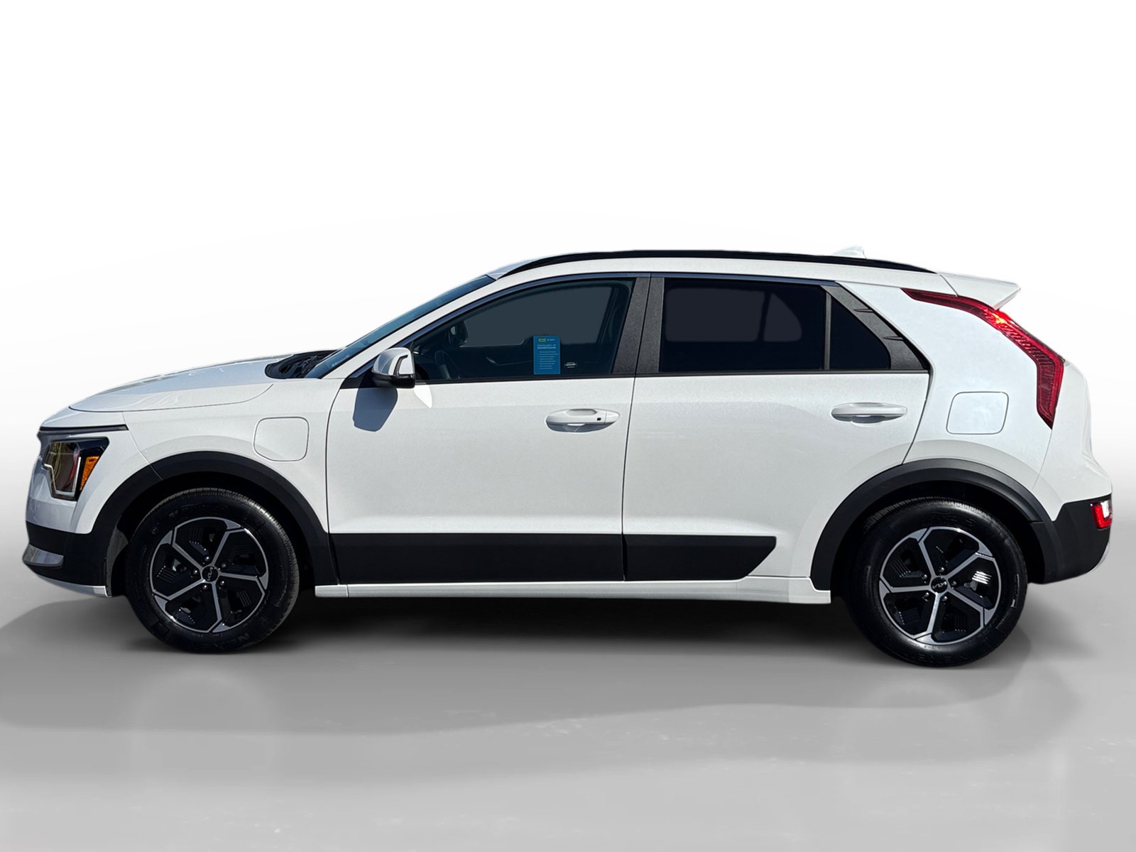 Used 2025 Kia Niro EX FWD image 2