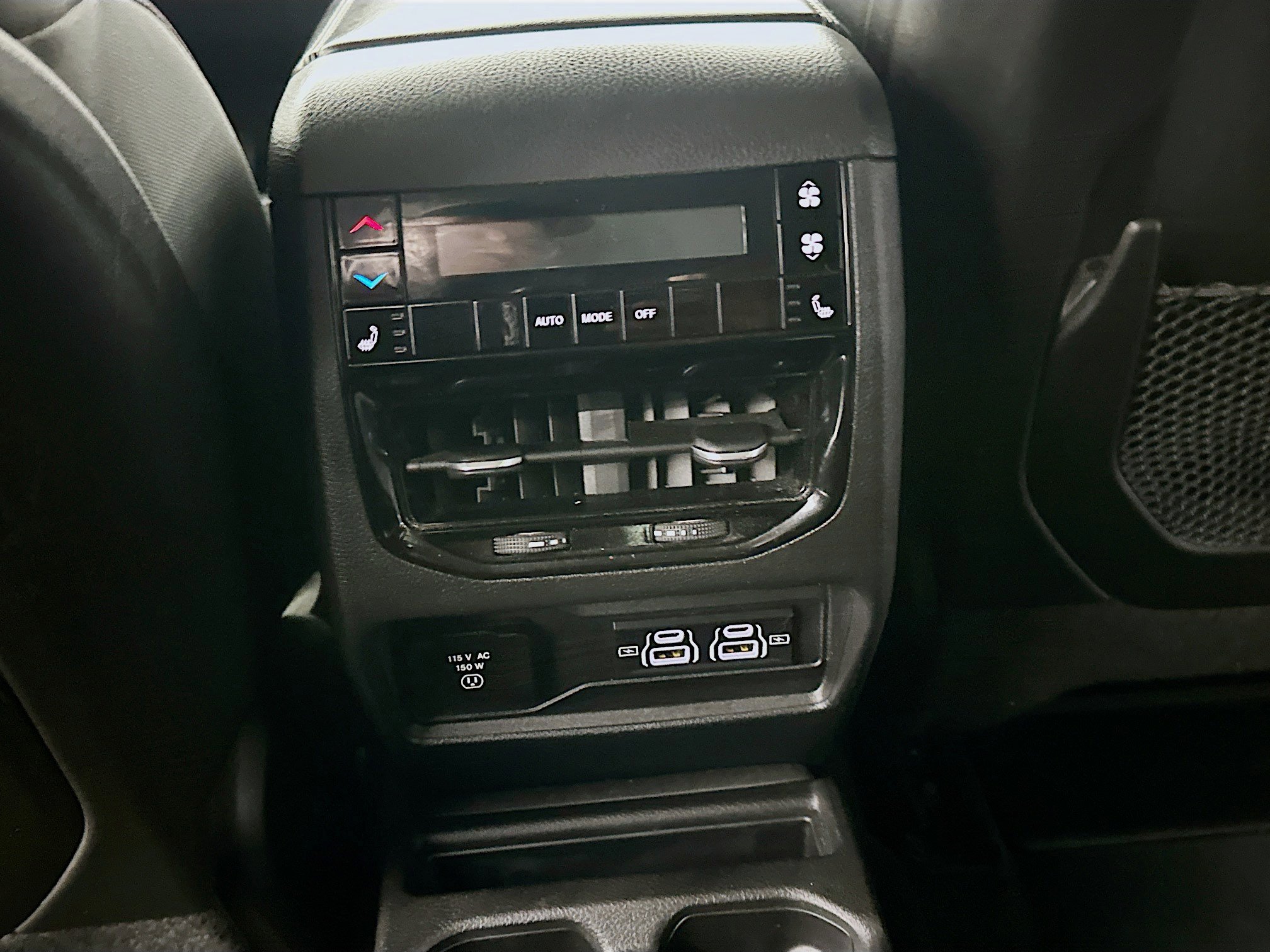 Used 2023 Jeep Grand Cherokee L Limited w/ Luxury Tech Group II AWD/4WD image 28