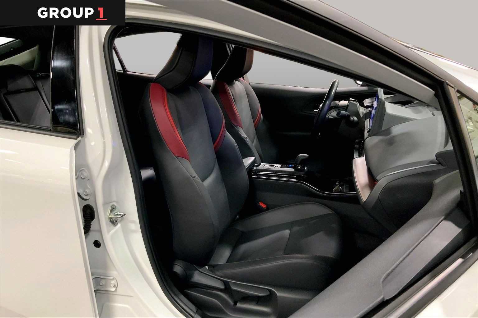 Used 2024 Toyota Prius Prime Premium FWD image 9