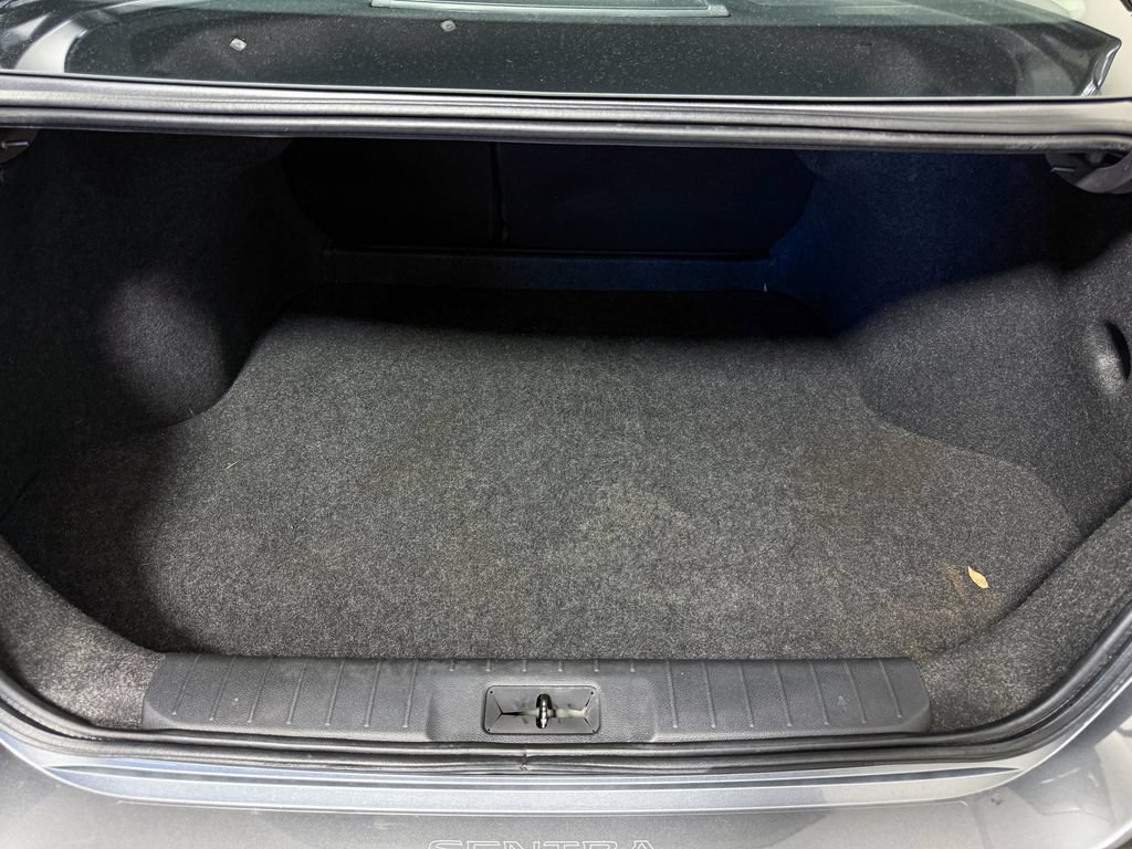 Certified 2023 Nissan Sentra SR w/ Midnight Edition Package FWD image 32