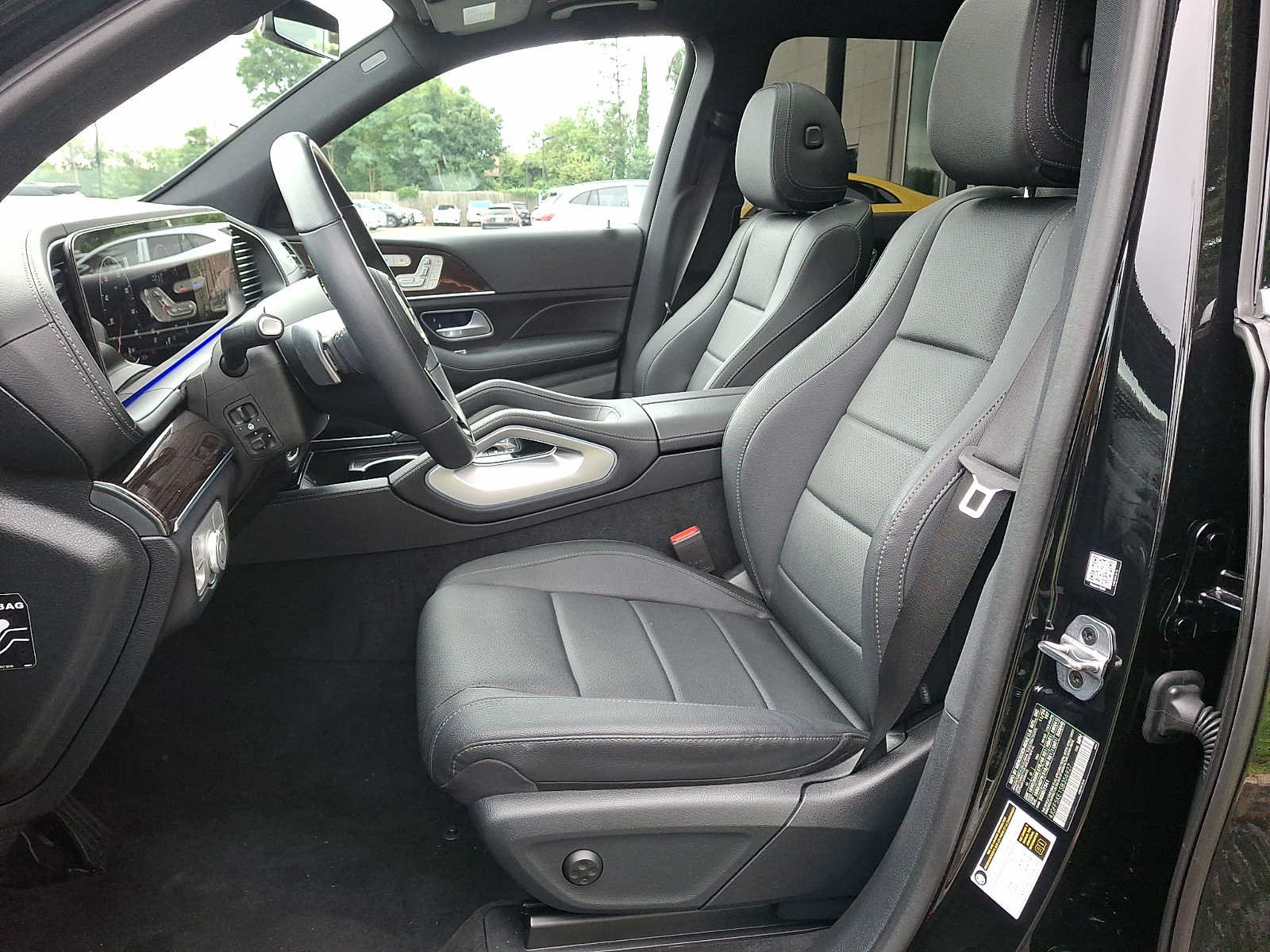 Used 2025 Mercedes-Benz GLS 450 4MATIC image 11