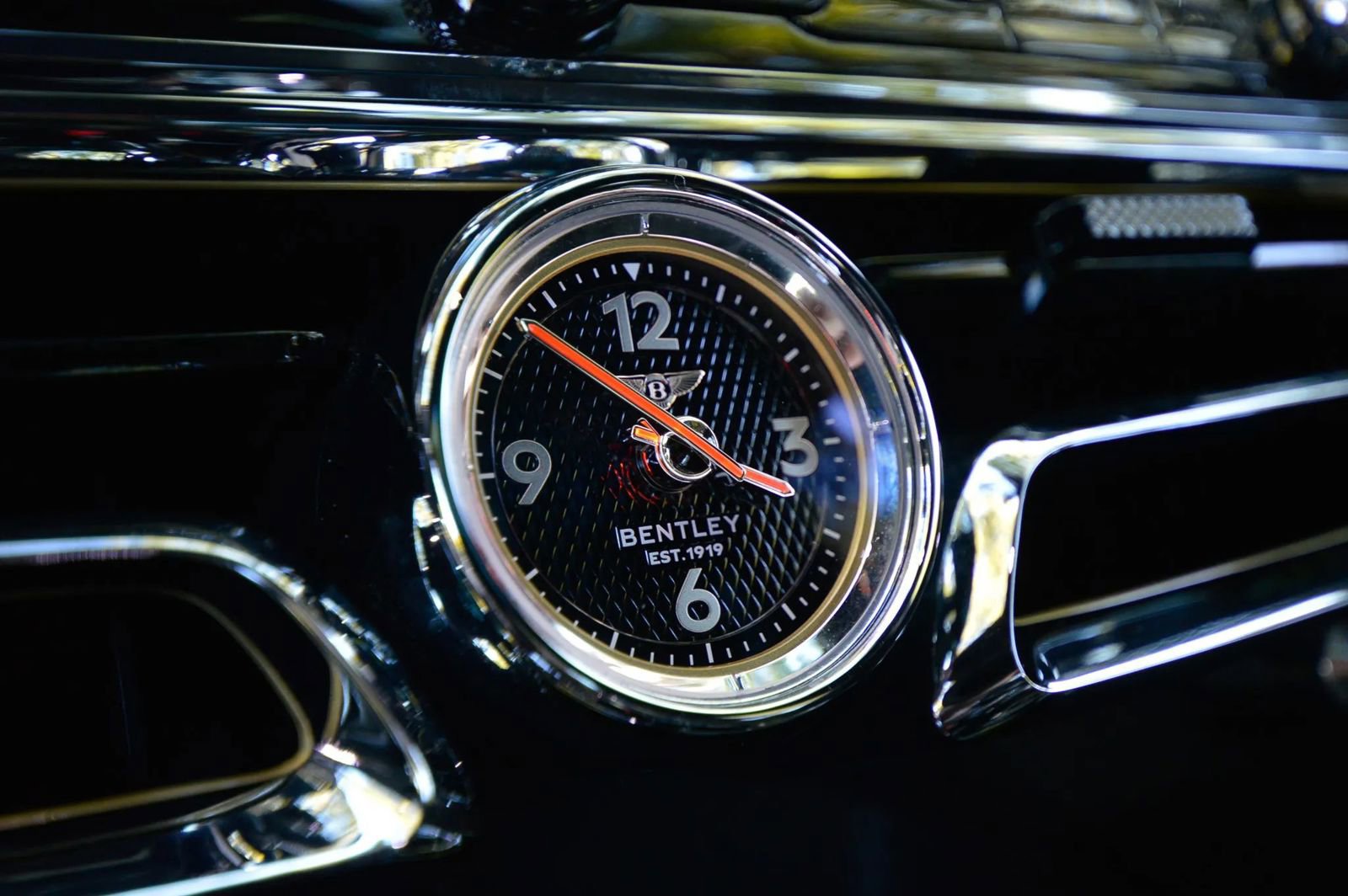 Used 2022 Bentley Flying Spur V8 image 48