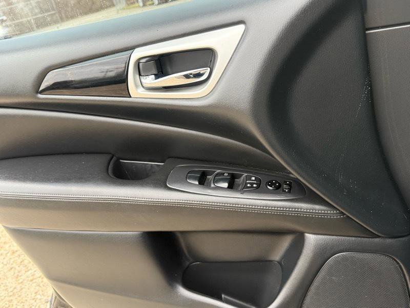 Used 2019 Nissan Pathfinder S image 14