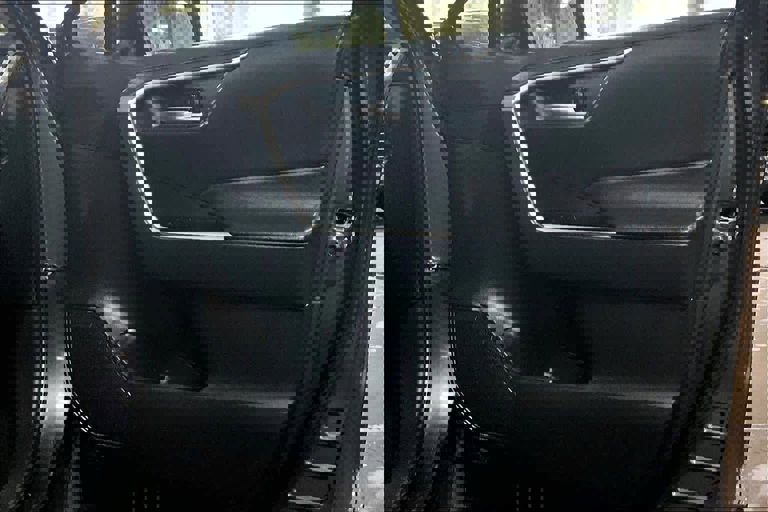 Used 2025 Toyota RAV4 XLE AWD/4WD image 23