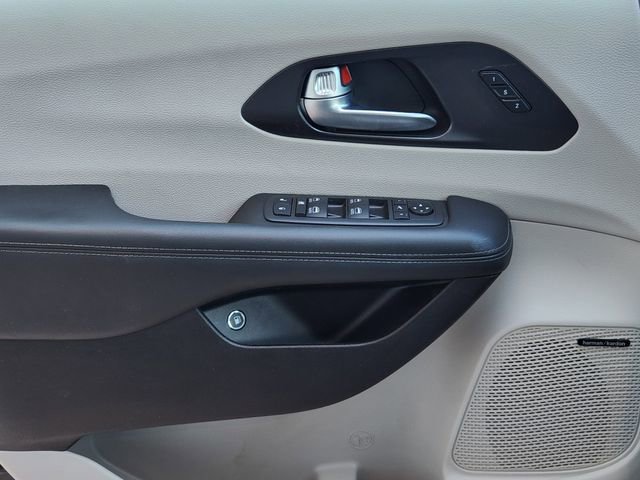 Certified 2020 Chrysler Pacifica Limited w/ Advanced Safetytec Group FWD image 22