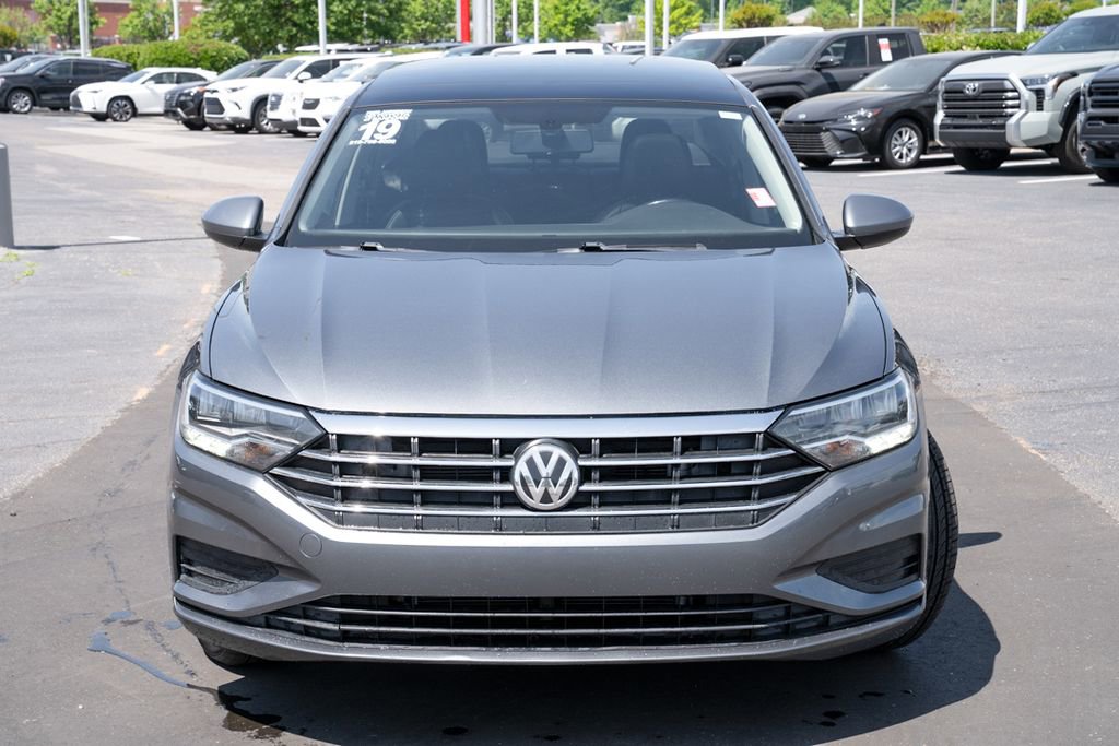 Used 2019 Volkswagen Jetta SE FWD image 2