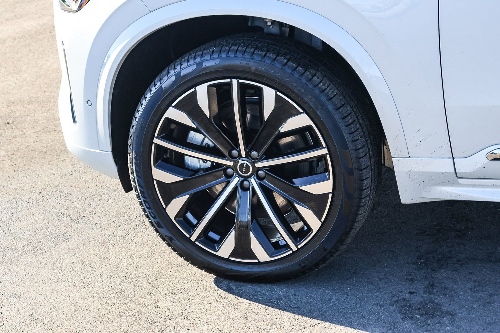 New 2026 Volvo XC90 T8 Plus w/ Protection Package Premier AWD/4WD image 8