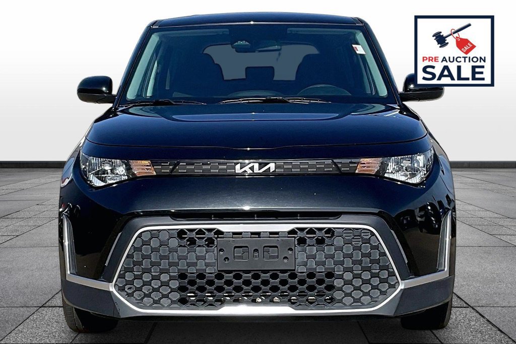 Used 2025 Kia Soul LX w/ LX Technology Package FWD image 3