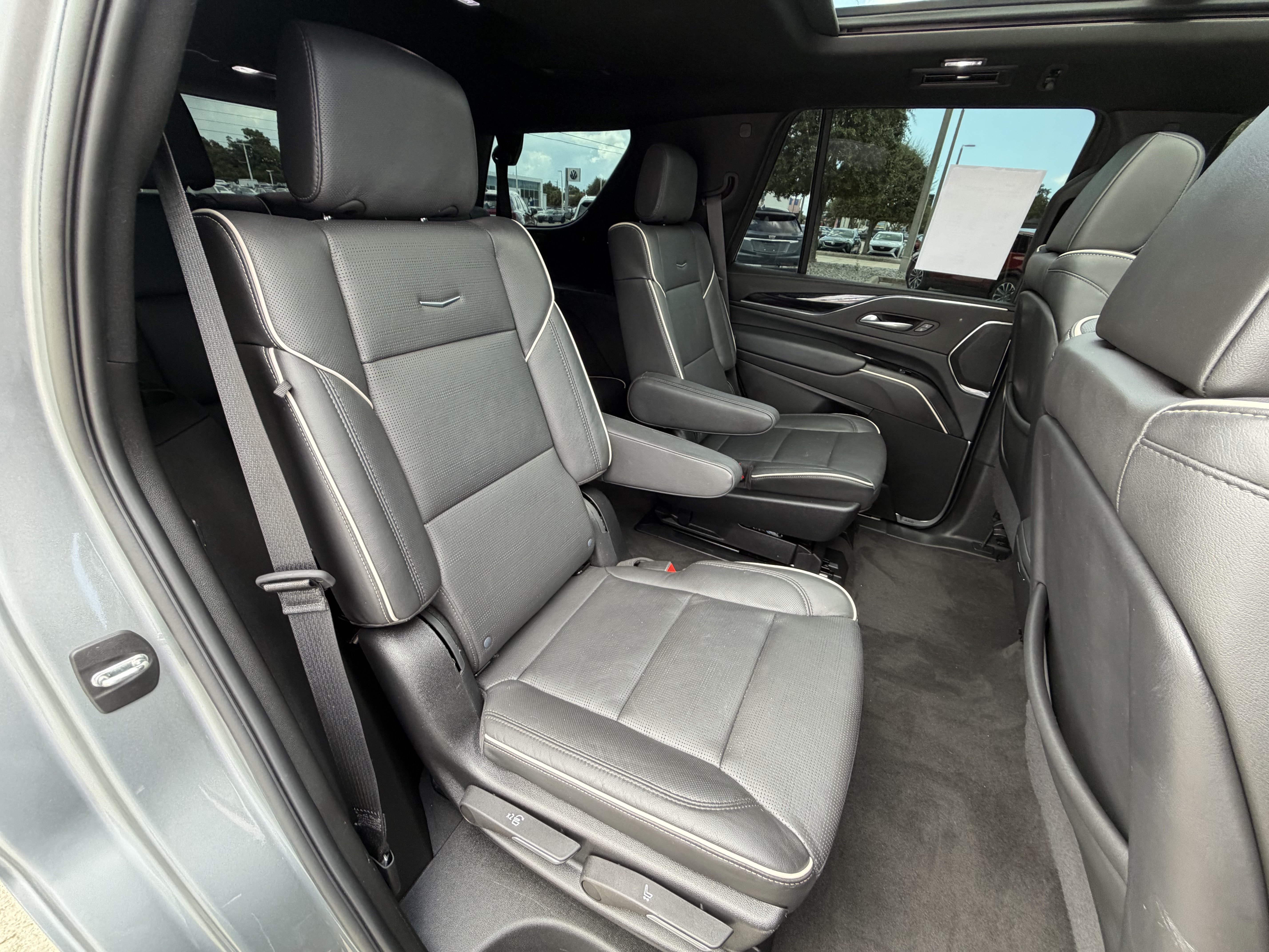 Certified 2024 Cadillac Escalade Sport w/ LPO, ONYX Package AWD/4WD image 19
