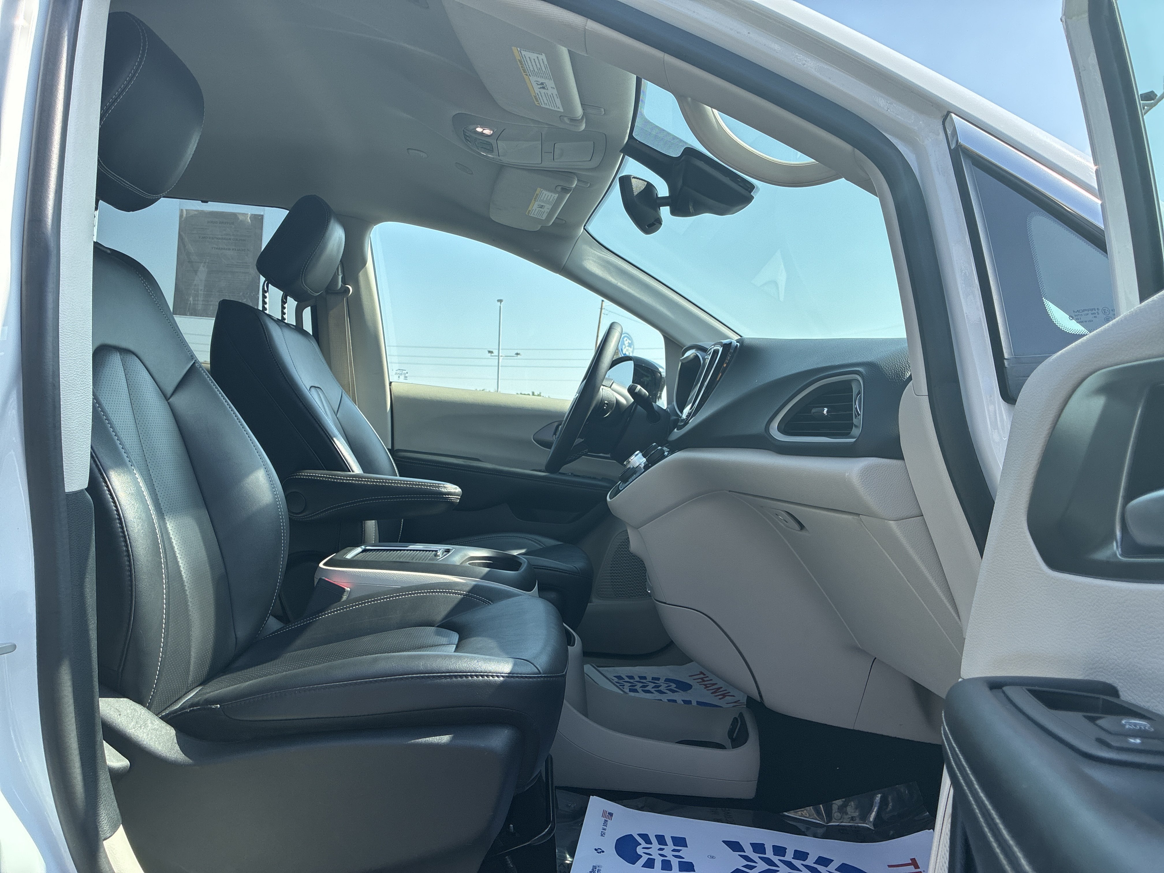 Used 2024 Chrysler Pacifica Touring-L FWD image 14