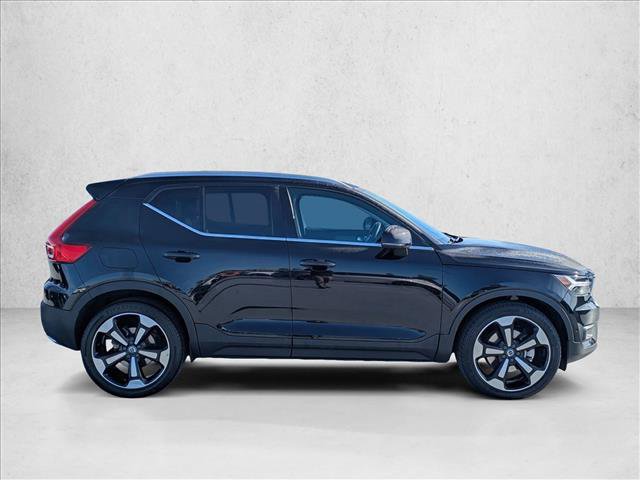 Used 2019 Volvo XC40 T4 Inscription image 4