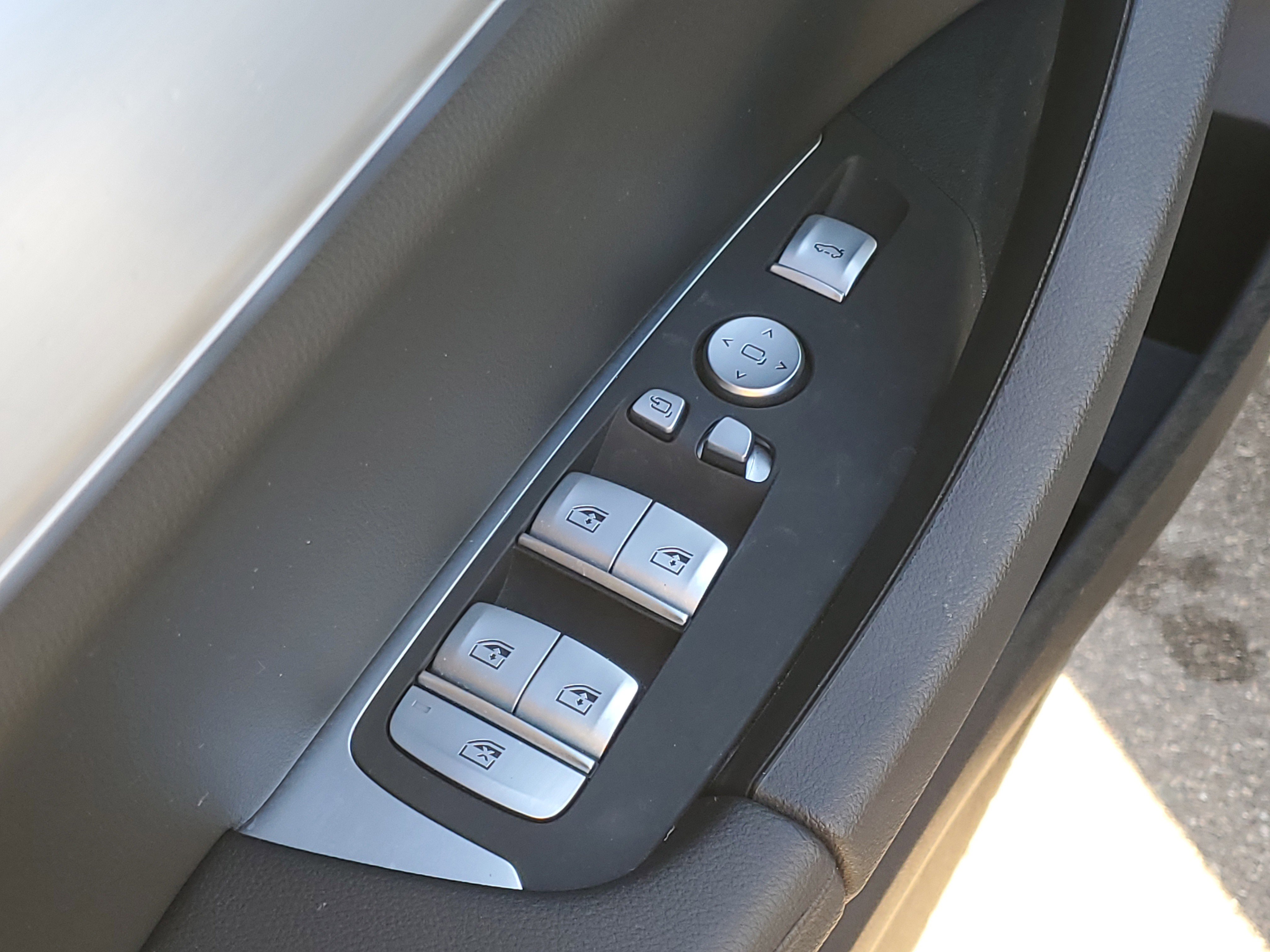 Certified 2023 BMW X3 xDrive30i w/ M Sport Package image 6