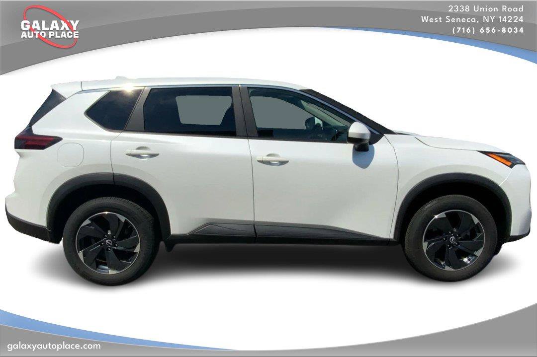 Used 2024 Nissan Rogue SV AWD/4WD image 4